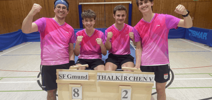 Erste Herren in Siegerpose