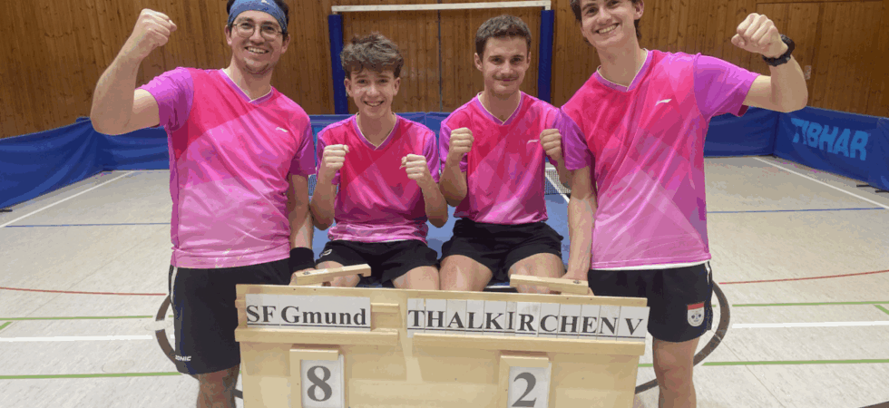 Erste Herren in Siegerpose